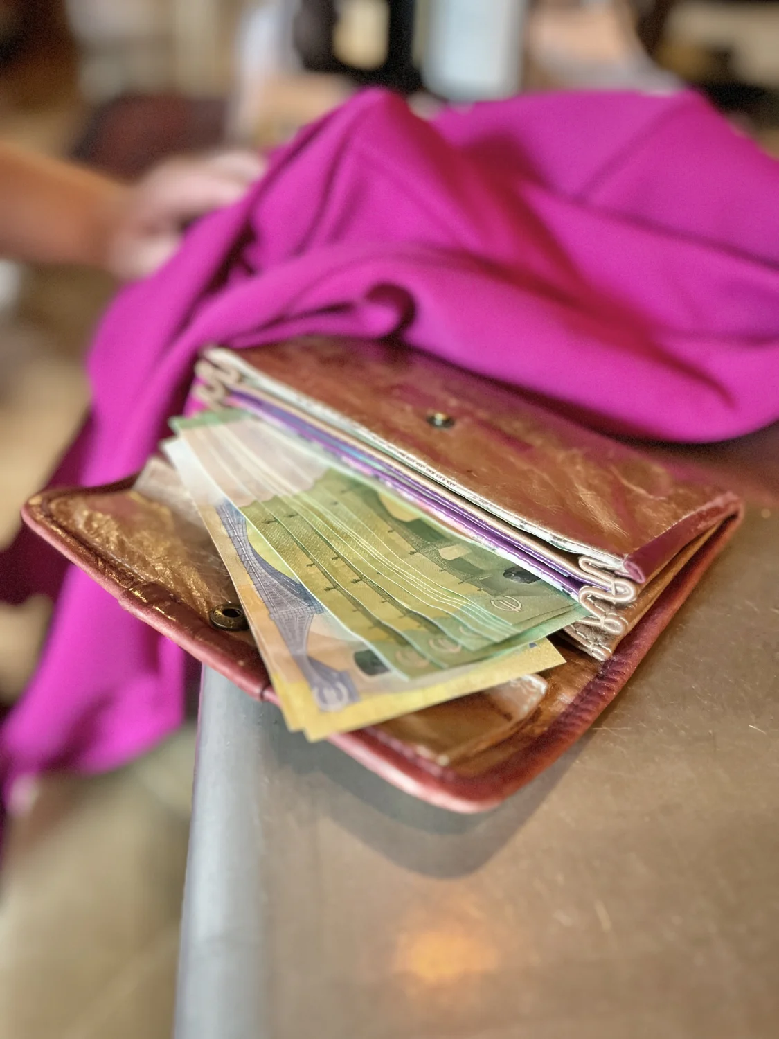 Geld im Portemonnaie von Sabine Ingrid Gössinger